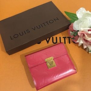 ❌ SOLD ❌ 💯 Authentic Louis Vuitton vernis wallet